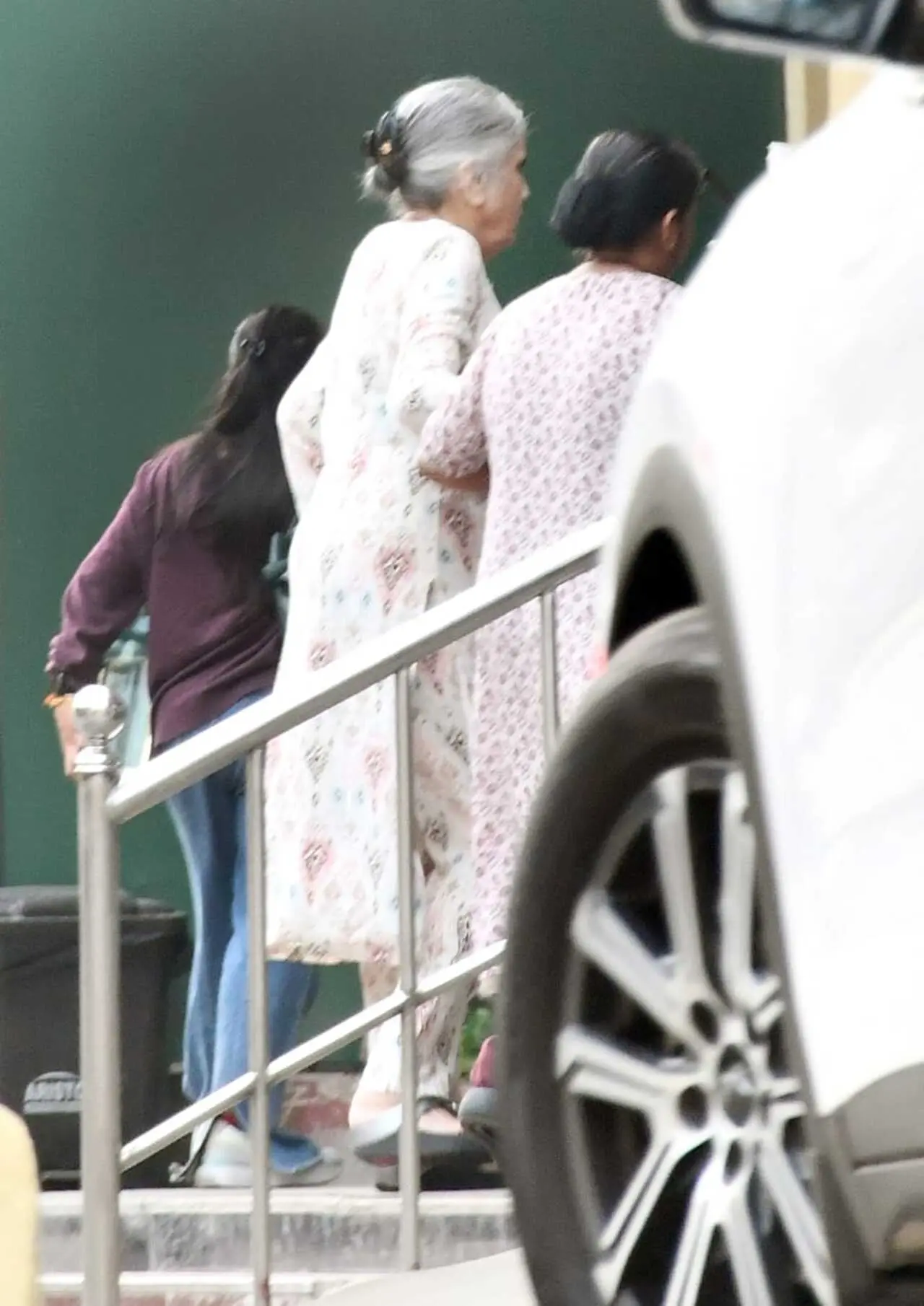Salim Khan's first wife Salma, was seen arriving at the hospital to visit her husband after he was admitted.